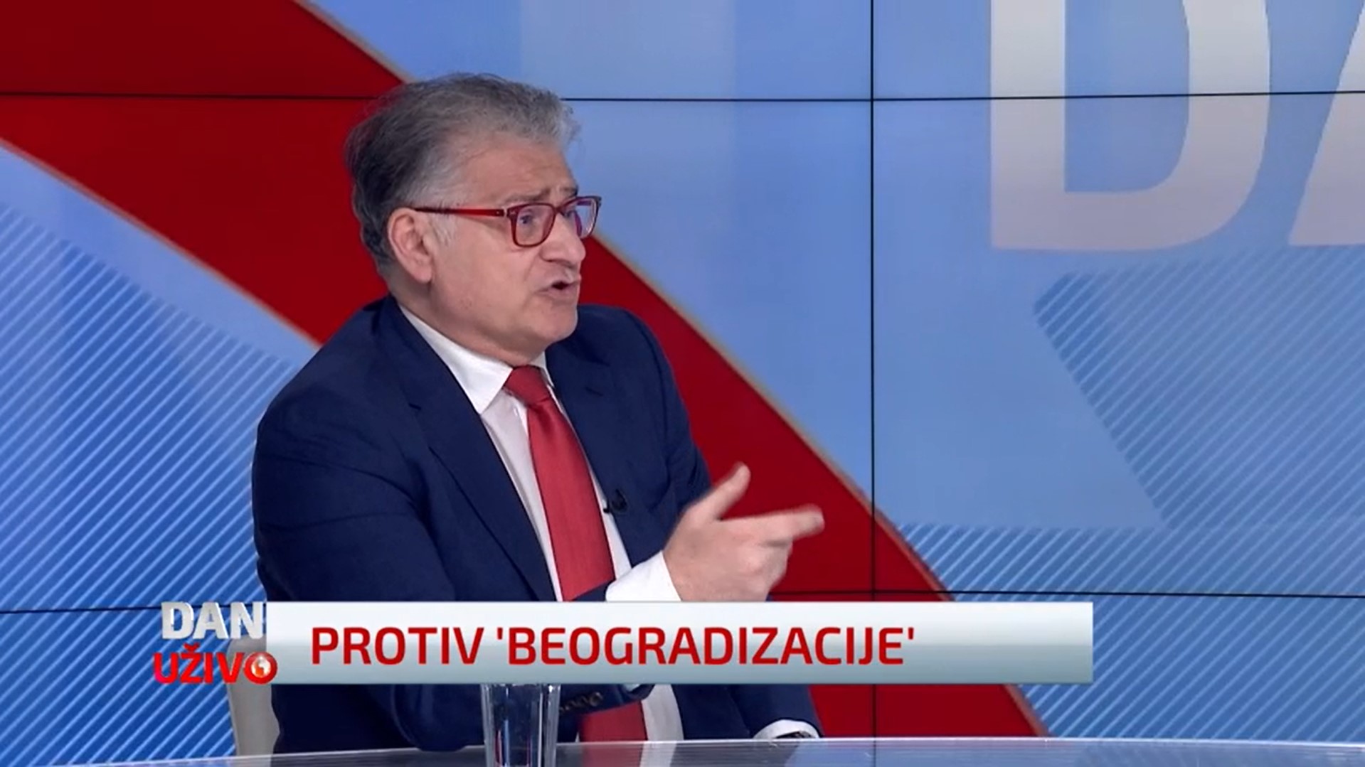 Dr Milić: Niš je partijski plen, ko je zalepio tri hiljade plakata hoće batak, a ko pet hiljada – karabatak